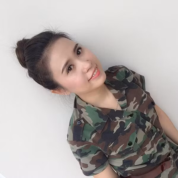 Với suy nghĩ đó, nữ đoàn viên Phương Trà đã “lăn xả” vào các hoạt động quyên góp quần áo sách vở tặng học sinh nghèo huyện Hương Khê (Hà Tĩnh), Kỳ Sơn (Nghệ An) và huyện Mường Lát (Thanh Hóa). Tổ chức quyên góp tiền mua tặng 10 đàn gà “khăn quàng đỏ” tặng các em học sinh nghèo ở Trường tiểu học và THCS Hưng Lộc (TP Vinh)… “Nếu có thể, tôi sẽ tiếp tục hiến máu. Và tôi sẽ không ngại khó khăn để góp sức mình vào công tác từ thiện của cơ quan nói riêng và của toàn xã hội nói chung. Đó cũng chính là nhiệm vụ mà mỗi đoàn viên thanh niên phải làm để góp phần xây dựng đất nước”, Phương Trà chia sẻ.