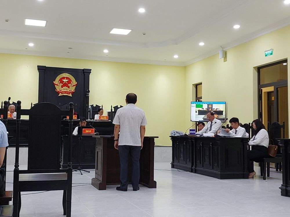 Lý do trả hồ sơ theo HĐXX là qua xem xét, thảo luận những kết quả xét hỏi và tranh luận tại tòa, HĐXX nhận thấy vụ án còn nhiều chứng cứ quan trọng cần chứng minh mà không thể bổ sung tại phiên tòa. (Ảnh: VOV)