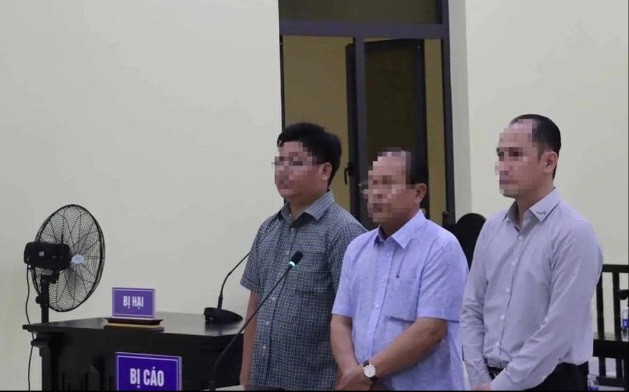 Tại phiên xét xử ngày 29/3, đại diện VKSND tỉnh Cà Mau đề nghị HĐXX tuyên phạt bị cáo Tô Công Lý từ 12 - 13 năm tù; bị cáo Tô Hoài Dân và Nguyễn Bá Đam mỗi bị cáo từ 7 - 8 năm tù, về hành vi “lừa đảo chiếm đoạt tài sản”. (Ảnh: Báo Giao thông)