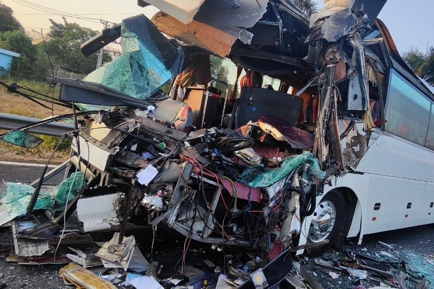 Tai nạn đường dẫn cao tốc Long Thành-Dầu Giây: Hai xe còn hạn kiểm định Tai nan duong dan cao toc Long Thanh-Dau Giay: Hai xe con han kiem dinh