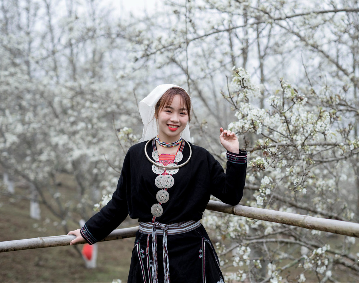 Từ ngày 07 - 08/3/2024 sẽ diễn ra Lễ hội áo dài được tổ chức trên tuyến đường hoa lê tại xã Hồng Thái. Từ đây, du khách thập phương sẽ có cơ hội được tham quan, chiêm ngưỡng và check in chụp ảnh trước vẻ đẹp tinh khôi trắng rừng của hoa lê nơi rẻo cao của xứ Tuyên.