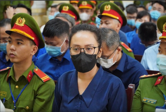  Trương Huệ Vân – Tổng giám đốc Tập đoàn Vạn Thịnh Phát: Trương Huệ Vân, cháu của bà Lan bị cáo buộc chỉ đạo nhân viên thành lập, sử dụng 52 công ty “ma” và 4 công ty có hoạt động để tạo lập 155 khoản vay khống để bị cáo Trương Mỹ Lan và Trương Huệ Vân rút tiền từ Ngân hàng SCB, giúp sức tích cực cho bà Lan chiếm đoạt gần 1100 tỷ đồng.