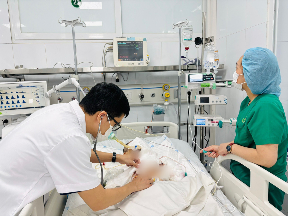 Laptop phát nổ khi sạc, bé trai ở Hải Dương bị đa chấn thương - Hình 2 Laptop phat no khi sac, be trai o Hai Duong bi da chan thuong-Hinh-2