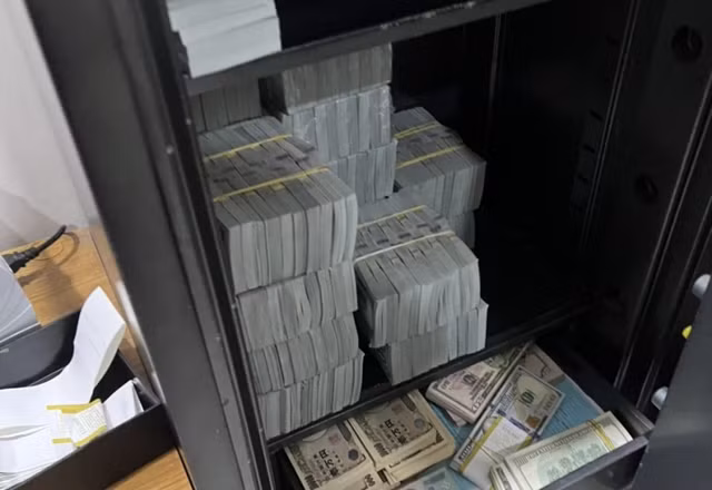 Hai chị em buôn lậu 6 tấn vàng đối diện hình phạt nào? - Hình 3 Hai chi em buon lau 6 tan vang doi dien hinh phat nao?-Hinh-3