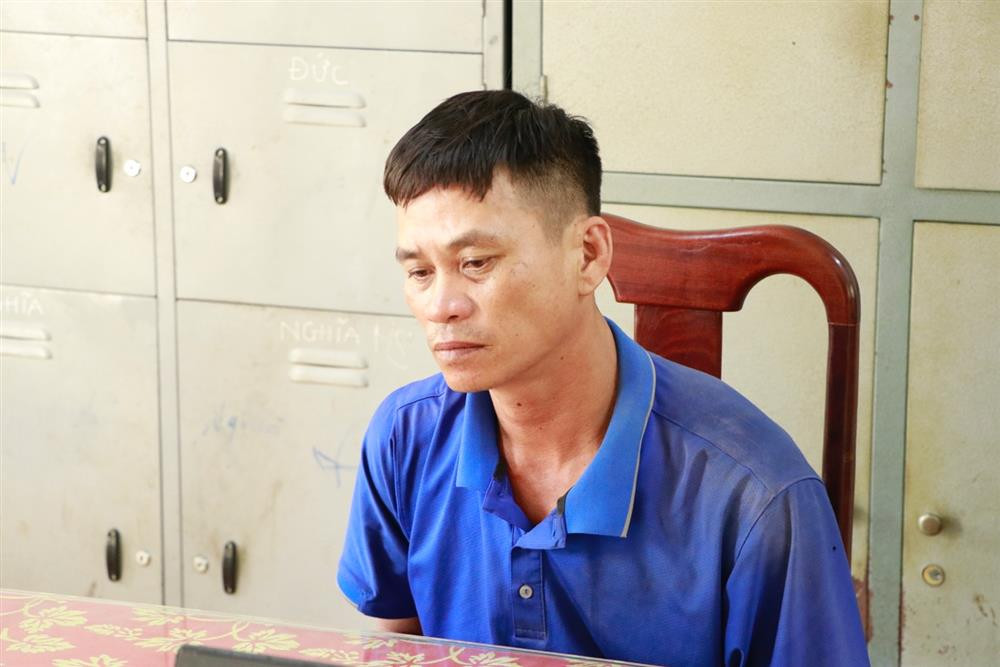 Cha dượng bạo hành bé 9 tuổi: Vì sao mẹ không báo công an? Cha duong bao hanh be 9 tuoi: Vi sao me khong bao cong an?