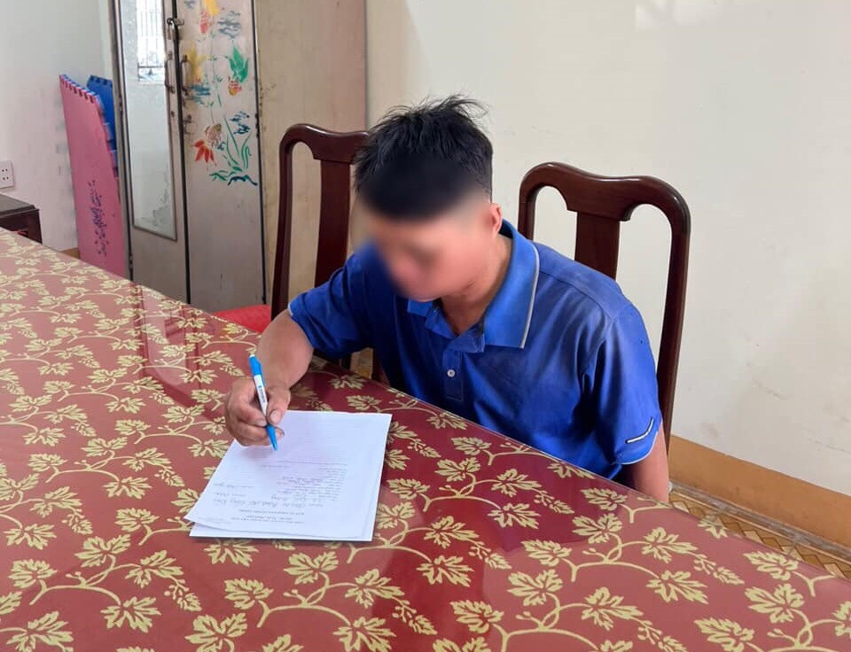 Lời khai cha dượng bạo hành bé 9 tuổi ở Bình Phước - Hình 2 Loi khai cha duong bao hanh be 9 tuoi o Binh Phuoc-Hinh-2