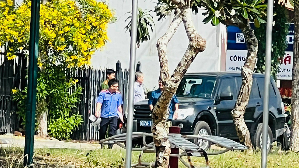 Khám xét nhà cựu Trưởng phòng Tài nguyên và Môi trường TP Long Xuyên Kham xet nha cuu Truong phong Tai nguyen va Moi truong TP Long Xuyen