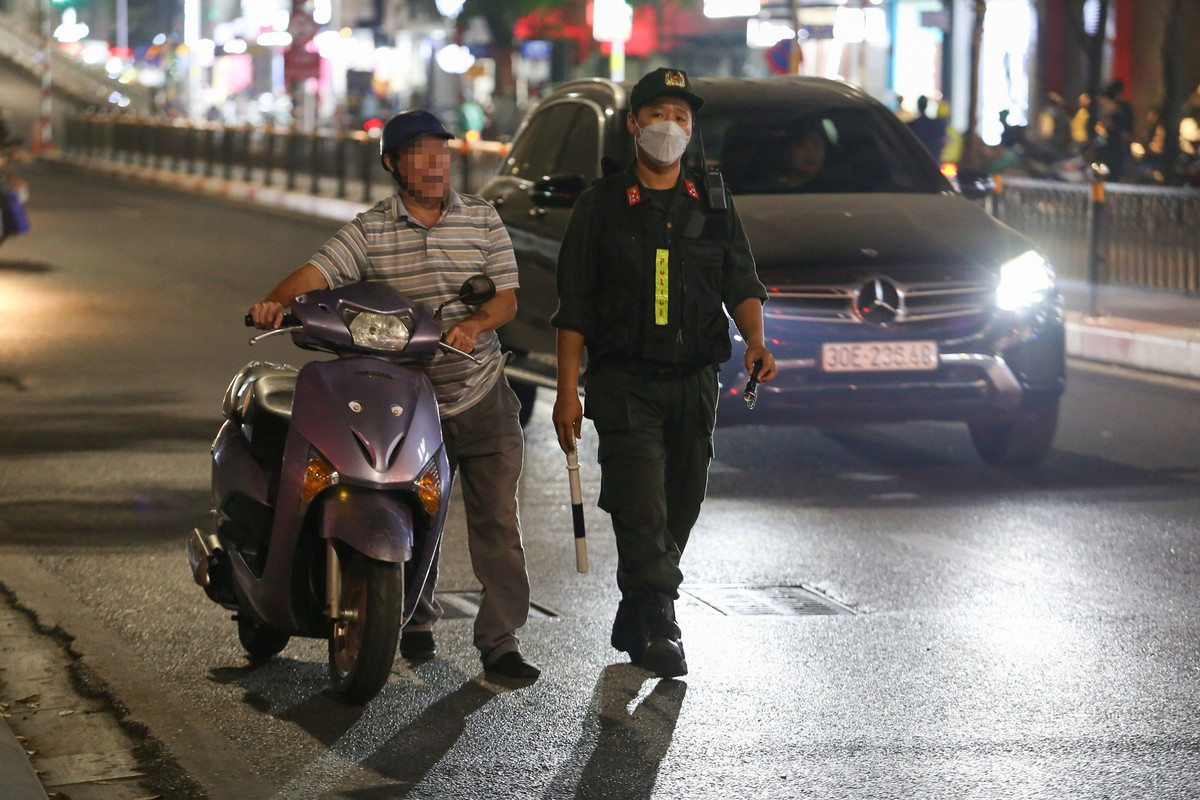 Uong ruou, dat xe qua chot kiem tra nong do con co bi phat?