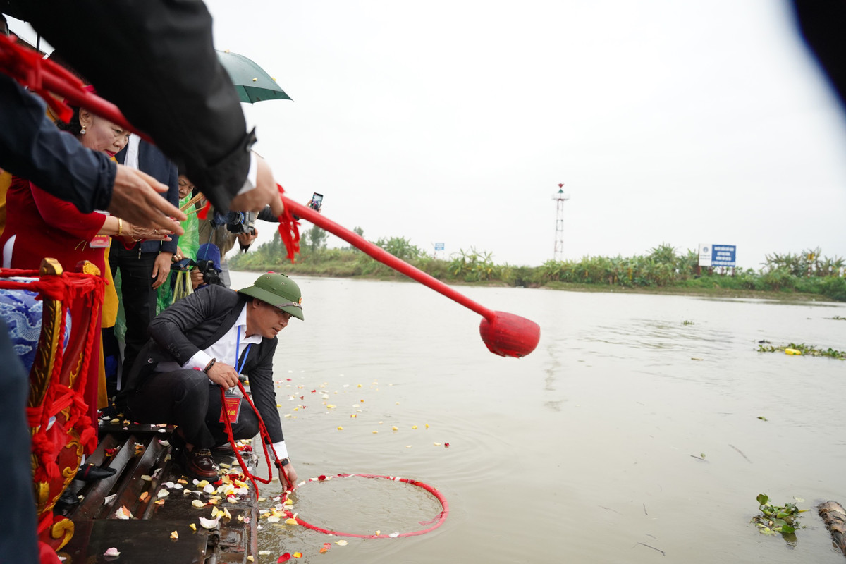 Nghi thức lấy nước trong lễ rước nước