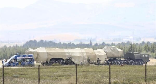 Với khoảng cách này cho thấy, hệ thống S-400 của Thổ Nhĩ Kỳ có khả năng phát hiện máy bay tàng hình cực ấn tượng và nó hoàn toàn có đủ thời gian để phản ứng trong trường hợp xảy ra xung đột. Và chính việc hài lòng với S-400 đã khiến Thổ tiếp tục đàm phán hợp đồng S-400 thứ 2 với Nga bất chấp sự phản đối của Mỹ.