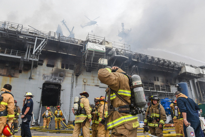Nguy cơ trên hiện hữu là bởi hiện tại, tàu USS Bonhomme Richard được quan sát thấy là đang nghiêng dần. Ngoài ra, Chuẩn Đô đốc Philip Sobeck, chỉ huy Nhóm Tác chiến Viễn chinh 3 của Hải quân Mỹ đã tiết lộ trong cuộc họp báo gần nhất rằng ước tính, lượng dầu được lưu trữ trên tàu USS Bonhomme lên tới 3,7 triệu lít và nếu để nguồn nhiệt tác động đến số nhiên liệu này, một tai họa sẽ xảy ra thực sự.