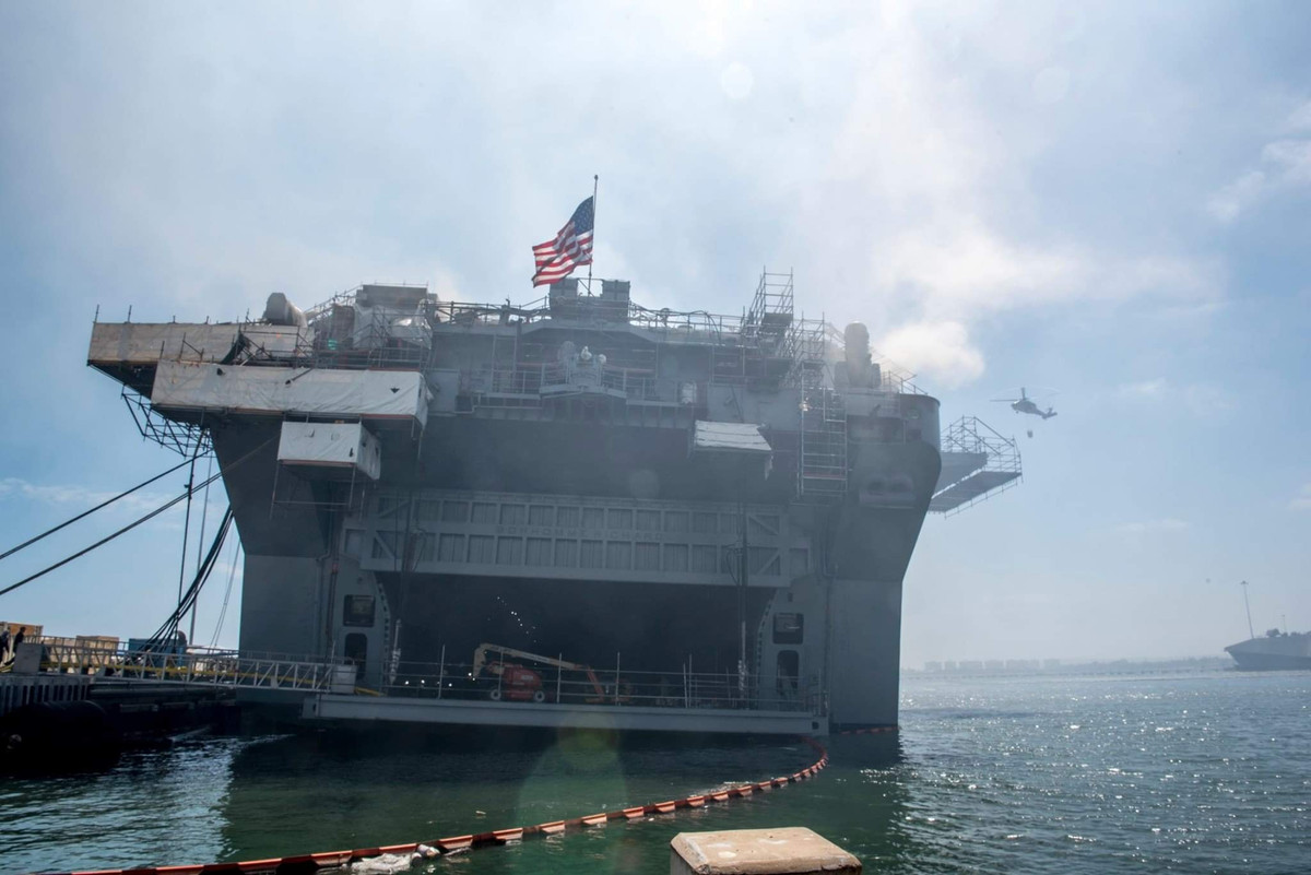 Vào thời điểm ngọn lửa bùng phát, hệ thống chữa cháy tự động đã bị tắt để phục vụ quá trình bảo trì. Các thuỷ thủ trên tàu và trên bến tàu đã cố gắng dập lửa cho đến khi ngọn lửa bùng lên quá lớn, buộc họ phải rút lui.