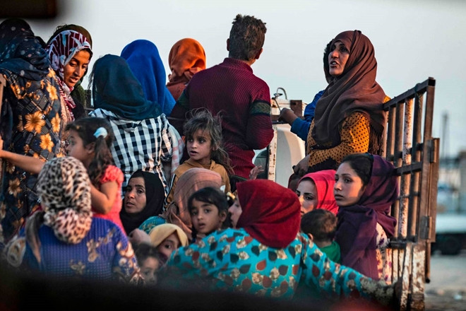 Lực lượng dân quân người Kurd cho biết việc TNK tấn công vào các mục tiêu biên giới Syria có thể khiến những nhóm thánh chiến tái xuất bởi một số những tín đồ của nhóm thánh chiến này đã trốn thoát khỏi các nhà tù.