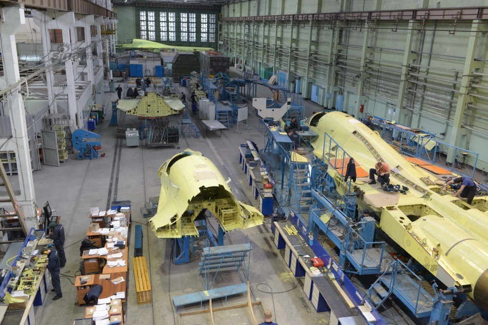 Chính vì vậy, "hiện đang có những thảo luận về việc có nên giữ lại toàn bộ dây chuyền sản xuất Su-34 tại Novosibirsk hay hợp lý hơn là chuyển sang nhà máy chính của Sukhoi đặt tại Komsomolsk on Amur - KnAAPO".