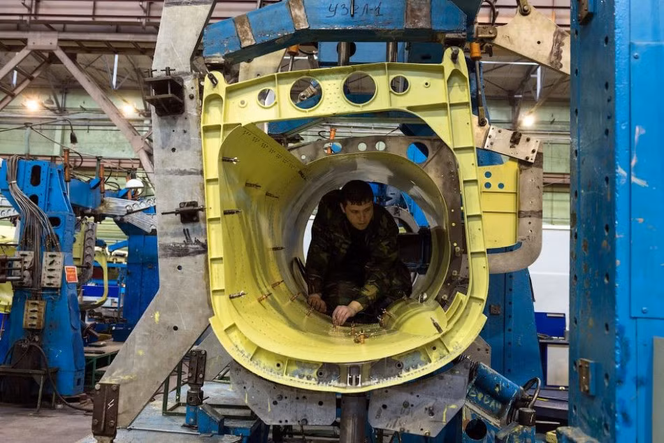 Giải pháp được nhà máy Novosibirsk đưa ra nhằm cứu vãn tình thế nhiều khả năng sẽ là đẩy mạnh xúc tiến xuất khẩu Su-32 - phiên bản thương mại của Su-34 cho các đối tác nước ngoài.