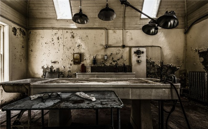 3. Willard asylum - Willard, New York: Willard Asylumlà nơi ưa thích của những thợ săn ma, và được bao quanh bởi nhiều ngôi mộ không người nhân.(Ảnh: Weirdworm)