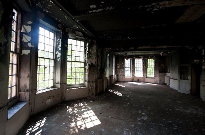 4. Bệnh viện Severalls - Colchester, Anh: Bệnh viện Severalls được coi là một bệnh viện tâm thần điên rồ, nơi các bác sĩ thực hiện các thí nghiệm trên bệnh nhân, nhiều người đã chết tại đây.(Ảnh: Weirdworm)