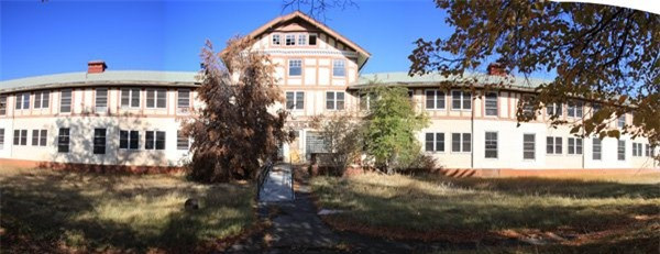 8. Tranquille sanitorium - Kamloops, British Columbia: Rất nhiều người nói về Tranquille Sanitorium như một sự ám ảnh ma quái. (Ảnh: Weirdworm)