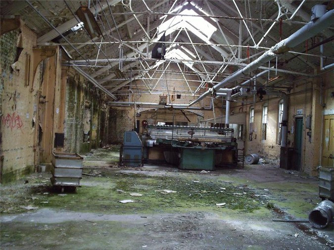 5. Cane hill asylum - Luân Đôn, Anh: Bệnh viện này bị tàn phá sau một trận hỏa hoạn khiến nó trở nên hoang tàn, ám ảnh và cũng là sự bắt đầu cho những lời đồn ma quái bao quanh. (Ảnh: Weirdworm)