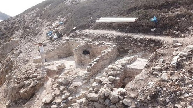 Nhà khoa học Michael Boyd từ Đại học Cambridge (Anh) tiết lộ với báo giới rằng đó không hẳn là kim tự tháp nhưng có dấu vết của một đô thị cổ với nhiều chi tiết đáng kinh ngạc. Ảnh: Một đô thị cổ được phát hiện trên hòn đảo kỳ lạ - ảnh: MICHAEL BOYD.