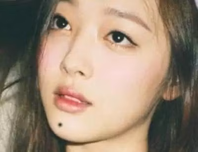 Cằm có nốt ruồi cho dù nằm ở vị trí nào trên cằm thì theo nhân tướng học đây chính là nốt ruồi trường thọ. Nguồn ảnh: Sohu.