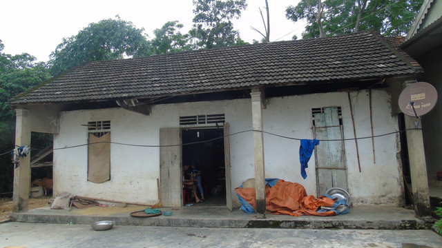 Căn nhà của bà cháu T. Ảnh: Hoàng Cát