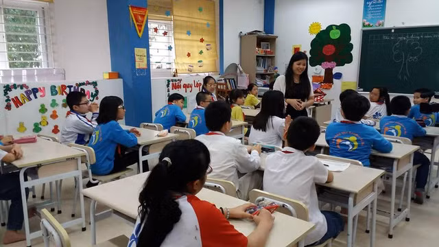 Ngoài việc giảng dạy, TS Vũ Thu Hương còn là chuyên gia được nhiều phụ huynh tìm đến giải đáp khi gặp phải khúc mắc trong giáo dục con cái. Ảnh: FBNV