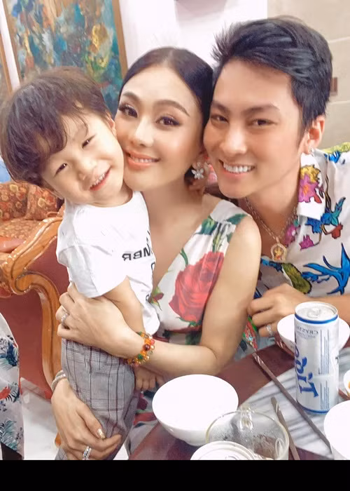 Trong cuộc phỏng vấn hồi tháng 7, Lâm Khánh Chi cho biết: "Tôi đang cảm thấy rất hạnh phúc, viên mãn trong tình yêu. Tất cả mọi thứ đều thăng hoa".