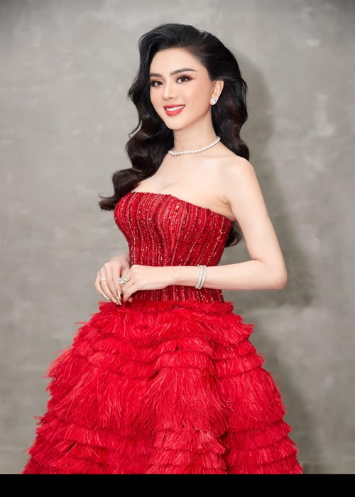 Nữ ca sĩ chuyển giới chưa có động thái mới sau status gây hoang mang "muốn sống một mình".