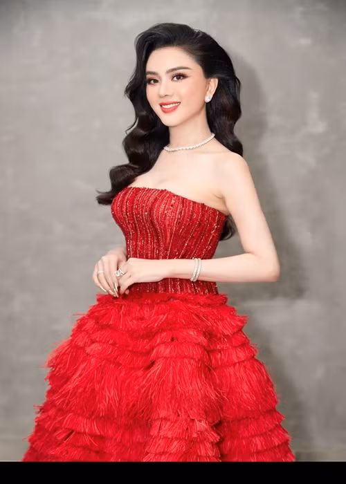 Nữ ca sĩ chuyển giới chưa có động thái mới sau status gây hoang mang "muốn sống một mình".