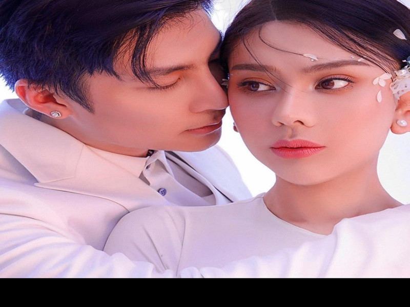 1 năm trước, Lâm Khánh Chi dọn về nhà bố mẹ đẻ sống cùng con trai vì mâu thuẫn với chồng. Tuy nhiên, 1 tuần sau đó, nữ ca sĩ chuyển giới được chồng trẻ đón về nhà. Lâm Khánh Chi khoe, nhờ xa nhau, vợ chồng cô mới hiểu cả hai còn yêu nhau rất nhiều.