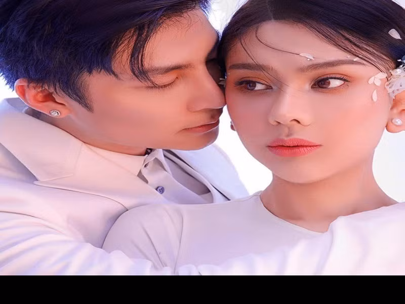 1 năm trước, Lâm Khánh Chi dọn về nhà bố mẹ đẻ sống cùng con trai vì mâu thuẫn với chồng. Tuy nhiên, 1 tuần sau đó, nữ ca sĩ chuyển giới được chồng trẻ đón về nhà. Lâm Khánh Chi khoe, nhờ xa nhau, vợ chồng cô mới hiểu cả hai còn yêu nhau rất nhiều.