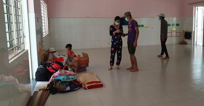 2 gia dinh di bo ve que nhung khong duoc, phai ta tuc o gam cau-Hinh-9