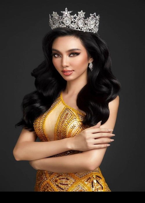 Về chữ ký và dấu vân tay trên bản hợp đồng, Thùy Tiên cho biết, cô mình đã thiếu hiểu biết và mất cảnh giác khi ký vào tờ giấy đó. Sau khi làm việc với luật sư, Nguyễn Thúc Thùy Tiên trình báo sự việc lên công an. Ồn ào sau đó lắng xuống thì mới đây bị Thùy Trang khơi lại.