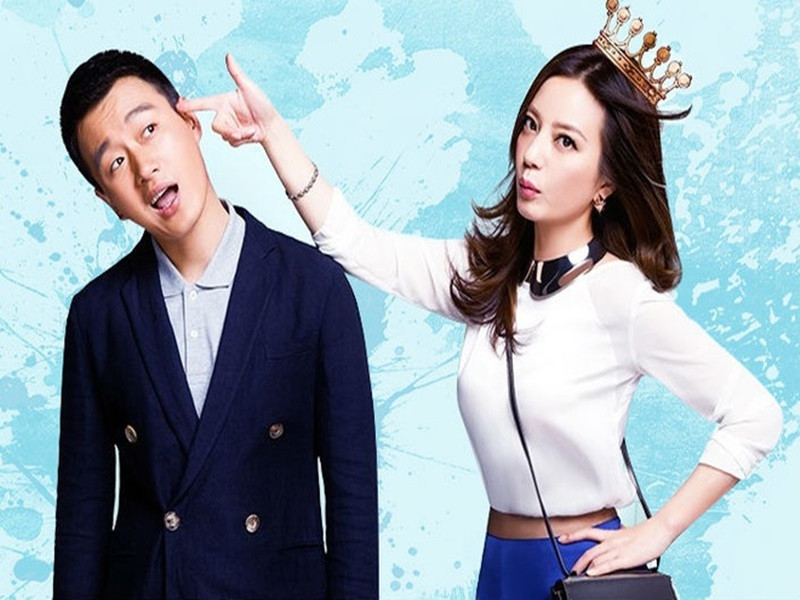 Triệu Vy là một trong những nữ diễn viên có cát-sê cao nhất Trung Quốc. Năm 2014, cô được trả lương 30 triệu NDT (104 tỷ đồng) cho 45 tập của bộ phim "Mẹ hổ, bố mèo".