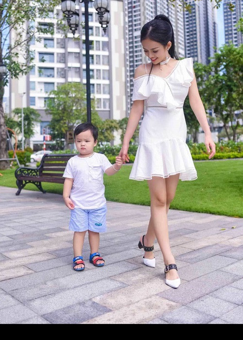 Trong các cuộc phỏng vấn, Thanh Trúc từng tiết lộ có ý định ôm con tự tử vì áp lực dư luận và khủng hoảng niềm tin. Tuy nhiên, cô mạnh mẽ sống tiếp vì con trai nhỏ. Ảnh: Vietnamnet