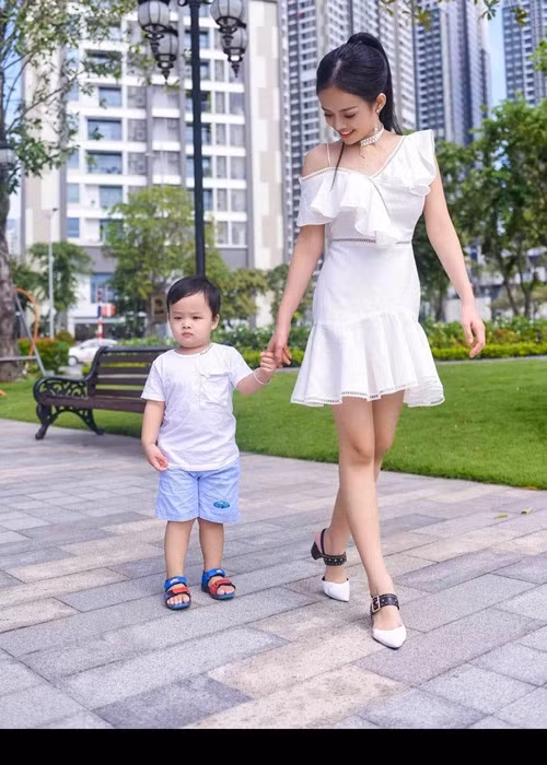 Trong các cuộc phỏng vấn, Thanh Trúc từng tiết lộ có ý định ôm con tự tử vì áp lực dư luận và khủng hoảng niềm tin. Tuy nhiên, cô mạnh mẽ sống tiếp vì con trai nhỏ. Ảnh: Vietnamnet