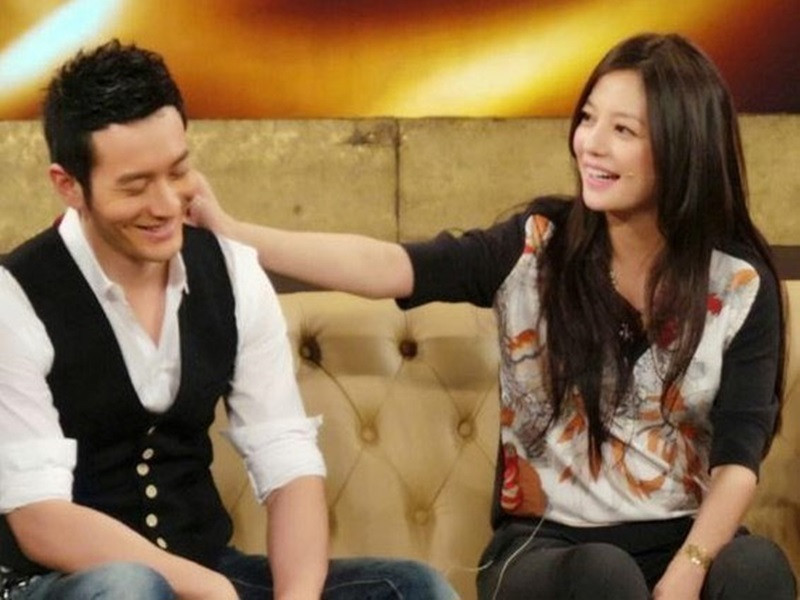 Là bạn thân của Triệu Vy, Huỳnh Hiểu Minh mới đây âm thầm xóa toàn bộ ảnh chụp chung và các bài viết liên quan đến Triệu Vy. Dương Tử cũng có hành động “quay lưng” dù từng nói thần tượng Triệu Vy.