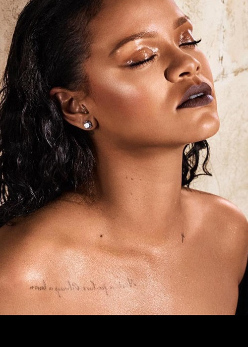 Rihanna được các đồng nghiệp khen về nhan sắc. Nữ ca sĩ Shakira từng chia sẻ, Rihanna là "người phụ nữ quyến rũ nhất thế giới".