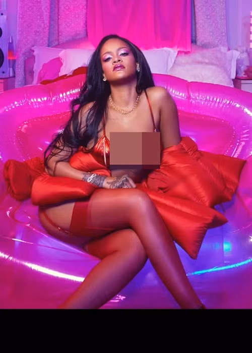 Ngoài tài năng ca hát, kinh doanh, nữ ca sĩ sinh năm 1988 còn là một mỹ nhân của làng giải trí thế giới.