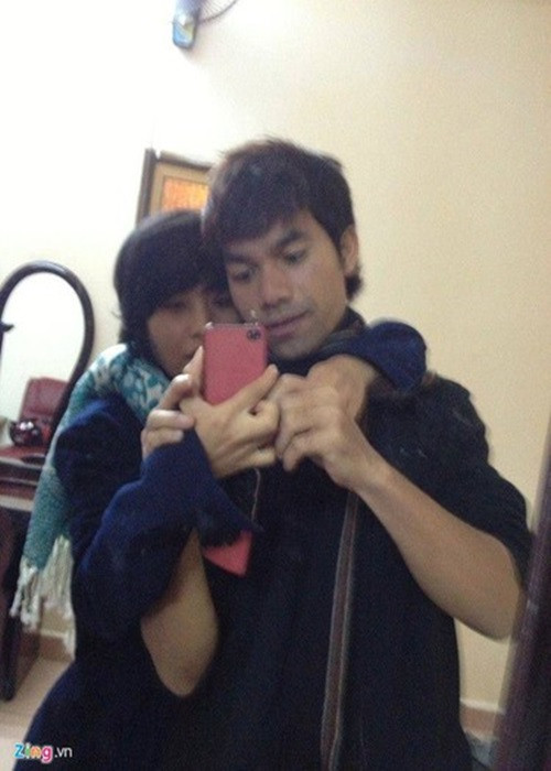 Không chỉ Jack bị tố phụ tình, không ngó ngàng đến con, Ya Suy cũng rơi vào trường hợp tương tự. Năm 2014, một cô gái cho biết, cô và Ya Suy quen nhau khi anh tham gia Vietnam Idol. Cả hai thường xuyên gặp nhau và bén duyên. Gia đình Ya Suy biết mối quan hệ này. Khi cô mang bầu, hai người còn dự định sẽ sinh đứa con này để nuôi. Ảnh: Zing