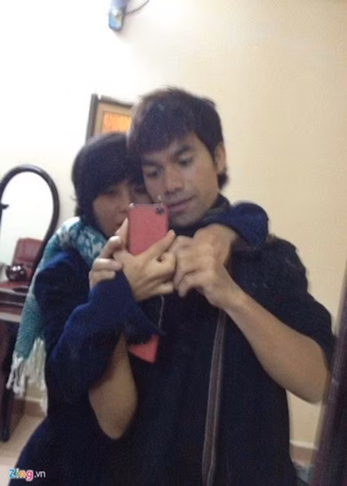 Không chỉ Jack bị tố phụ tình, không ngó ngàng đến con, Ya Suy cũng rơi vào trường hợp tương tự. Năm 2014, một cô gái cho biết, cô và Ya Suy quen nhau khi anh tham gia Vietnam Idol. Cả hai thường xuyên gặp nhau và bén duyên. Gia đình Ya Suy biết mối quan hệ này. Khi cô mang bầu, hai người còn dự định sẽ sinh đứa con này để nuôi. Ảnh: Zing