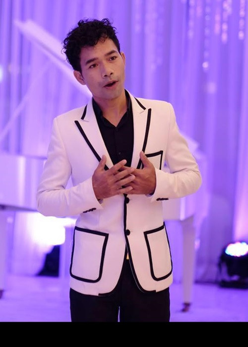 Ya Suy cũng đính chính anh không phải là người vô trách nhiệm như lời tố của bạn gái cũ. Anh nói: "Khi đứa bé được sinh ra, tôi đã nghĩ mình phải có trách nhiệm nuôi đứa bé. Khi đó, cả gia đình tôi đề nghị sẵn sàng nuôi đứa bé nhưng họ kiên quyết không chịu. Họ yêu cầu tôi phải kết hôn. Tôi đã cố gắng để được nuôi đứa bé nhưng họ một mực từ chối".