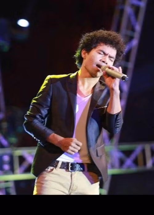 Scandal bị tố phụ tình, bỏ rơi con khiến hình ảnh đẹp của Ya Suy sụp đổ trong mắt khán giả. Anh gần như ở ẩn sau lùm xùm đời tư. Khi ồn ào lắng xuống hoàn toàn, Ya Suy trở lại với âm nhạc. Anh đi diễn ở các phòng trà, đám cưới hay tại sự kiện quy mô nhỏ, tung một số sản phẩm âm nhạc.