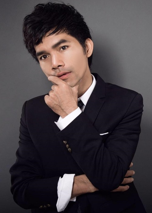 Đối mặt với tin đồn phụ bạc, bỏ mặc con giống Jack J97, Ya Suy đã lên tiếng phủ nhận. Thậm chí anh còn cho rằng đây là thông tin bịa đặt. Tuy nhiên, trước những thông tin ngày càng bất lợi, Ya Suy thừa nhận chuyện có con. Anh chia sẻ với Nhịp sống thời đại, lý do lúc phủ nhận lúc lại thừa nhận bởi anh là người trẻ chưa từng trải nên khi dính vào những chuyện như vậy đã rất sốc.