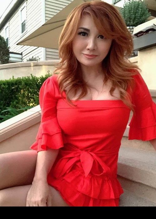 Trizzie Phương Trinh từng khoe Tommy quan tâm, chăm sóc cô lẫn các con của cô. Ngoài ra, Tommy còn giữ mối quan hệ tốt với Bằng Kiều.