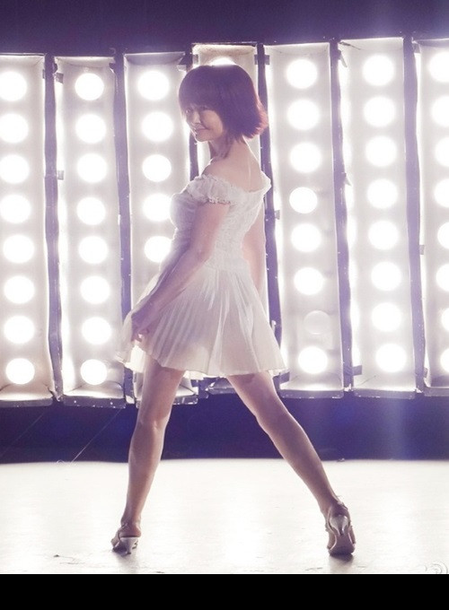 Với nhan sắc trẻ khó tin, bà được mệnh danh là "mỹ nhân bất lão", "nàng Võ Tắc Thiên trẻ mãi không già", hay "búp bê không tuổi".