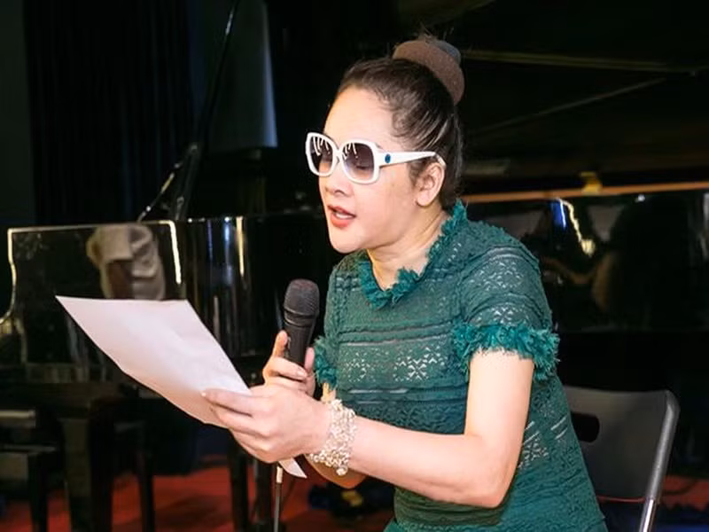 Bệnh mất ngủ và khối u nhỏ trong não khiến Như Quỳnh xuống phong độ khi hát. Cô quên lời, hát sai nhịp, hụt hơi.