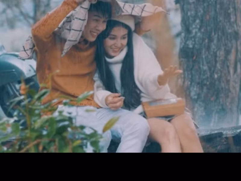 Trong một livestream vào tháng 8/2019 với iHay TV, Thiên An thực hiện thử thách gọi điện thoại cho Jack và K-ICM để trêu chọc. Khi trò chuyện với Jack, Thiên An bày tỏ: "Jack ơi, em nghiêm túc nè, em thương anh từ lâu lắm rồi". Jack đáp lại: "Ủa anh đâu có gì mà thích". Bạn gái tin đồn của Jack nói: "Chính vì anh không có gì em mới thích, chứ anh có gì ở dưới quê em đầy". Thế nhưng, Jack và K-ICM nhanh chóng bóc mẽ trò trêu ghẹo của Thiên An: "Nãy giờ coi livestream hết rồi". Ảnh: Đất Việt