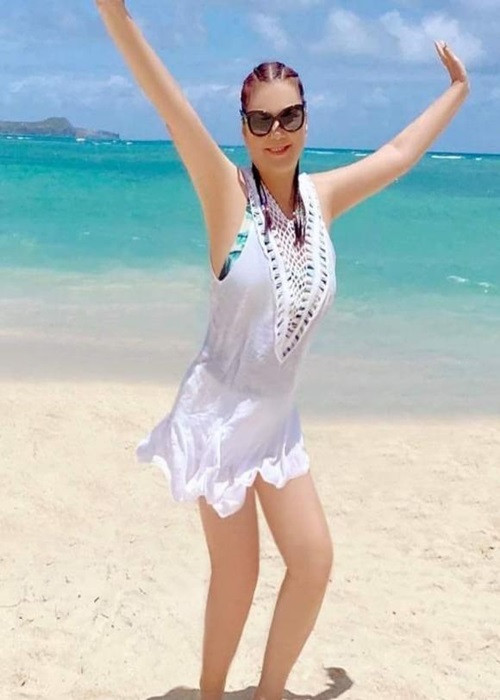 Nữ ca sĩ khoe ảnh trẻ trung, gợi cảm trong chuyến du lịch.